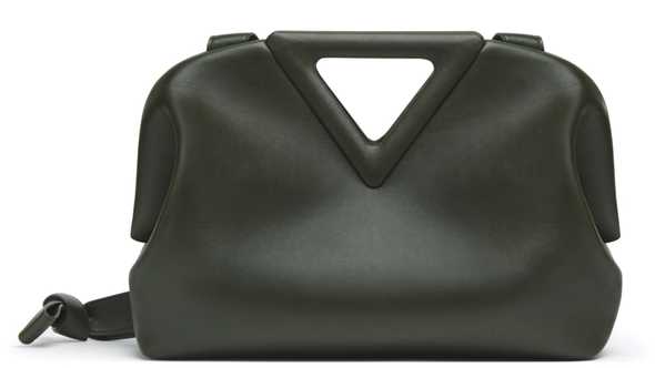 With its slouchy construction, the Medium Point Top Handle bag is the perfect synthesis of the ethos of Bottega Veneta